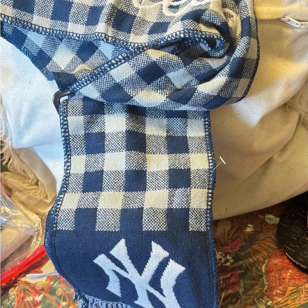 FOCO New York Yankees reversible retro scarf